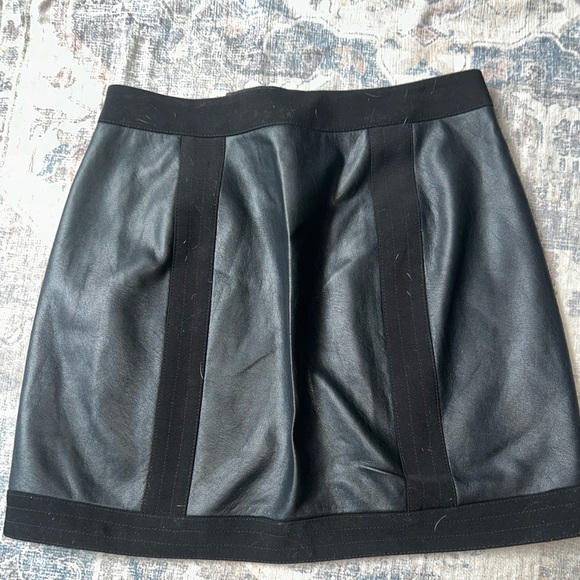 BCBG Max Azria Leather Skirt with Zipper Detail - Picture 6 of 6